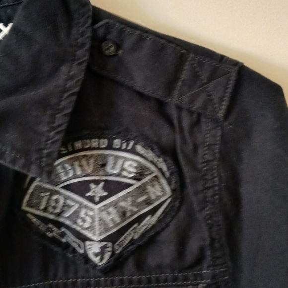 Boys Helix Instinct Is A Virtue Black Collar Shirt Size XL - Picture 8 of 10